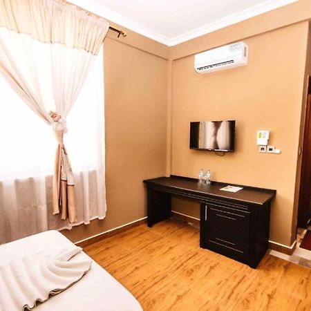 Panone Hotel Boma Boma la Ngombe エクステリア 写真