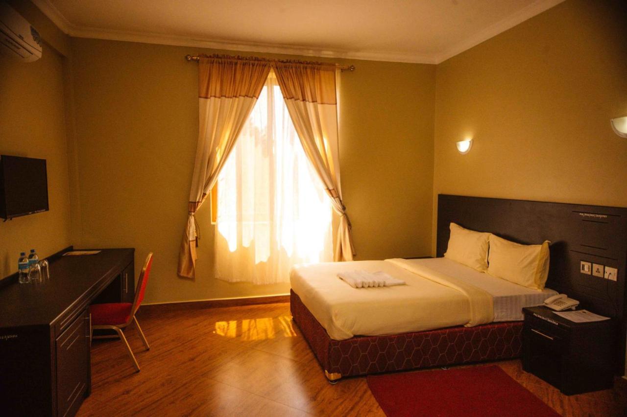 Panone Hotel Boma Boma la Ngombe エクステリア 写真