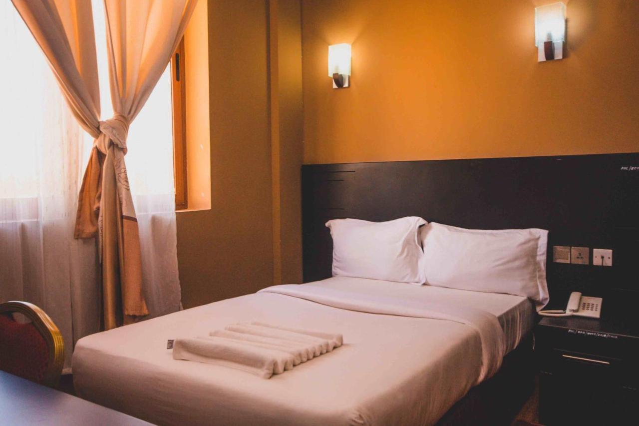 Panone Hotel Boma Boma la Ngombe エクステリア 写真