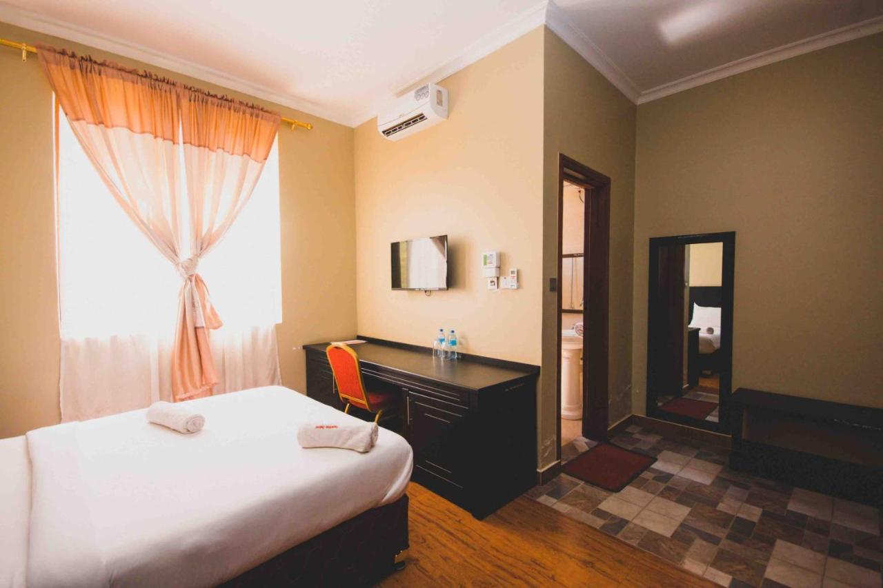 Panone Hotel Boma Boma la Ngombe エクステリア 写真