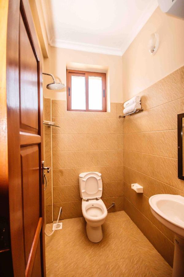 Panone Hotel Boma Boma la Ngombe エクステリア 写真