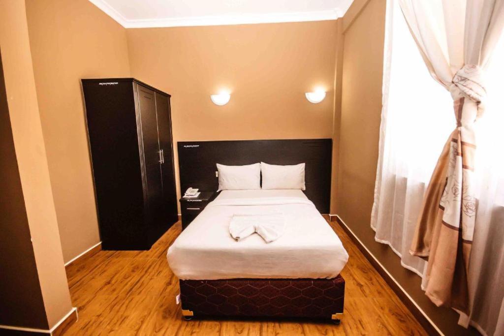 Panone Hotel Boma Boma la Ngombe エクステリア 写真
